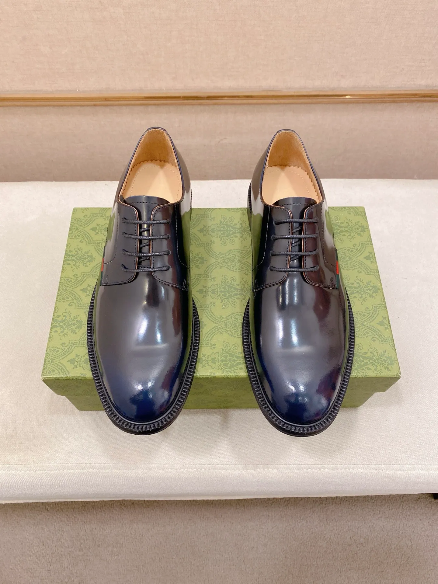 Men's shoes 💰: 520💰 (GUCCI) new series ss hot new products 💢 💠 Casual leather shoes 👞, first layer of cowhide, upper hardware buckles and logo on the sides of the shoe, brand logo on the insole and sole 💠 💎Upper: 100% cowhide 💎Inner: cowhide/100% 💎Feet: cowhide/100% 💎Sole: rubber/100% 💎SIZE: 38 39 40 41 42 43 44 Can be customized 45